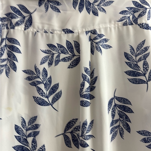 Apt. 9 Blue and White Leaf Pattern Blouse sz XXL - Picture 6 of 7